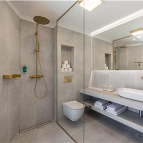 4 bedroom villa with heated pool and sea view in Vinišće, sleeps 8